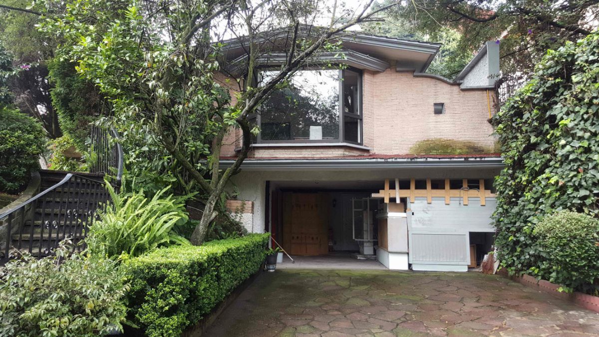 bonita casa remodelada en esquina en renta/venta bosques de las lomas