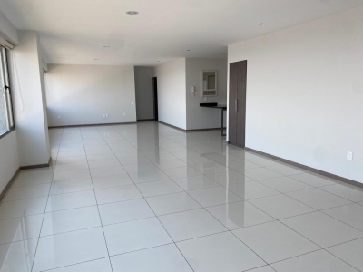 se vende amplio  departamento en residencial miraval ii lomas verdes primera sección. 