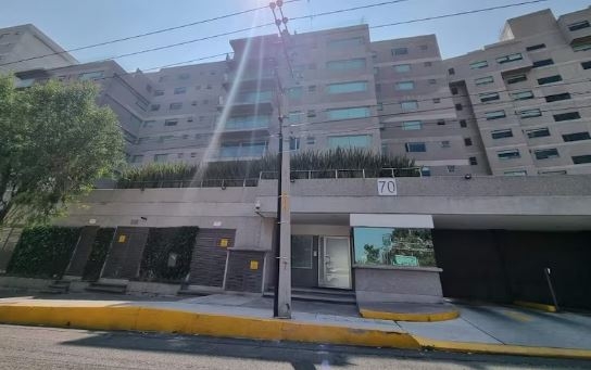 se vende amplio  departamento en residencial miraval ii lomas verdes primera sección. 