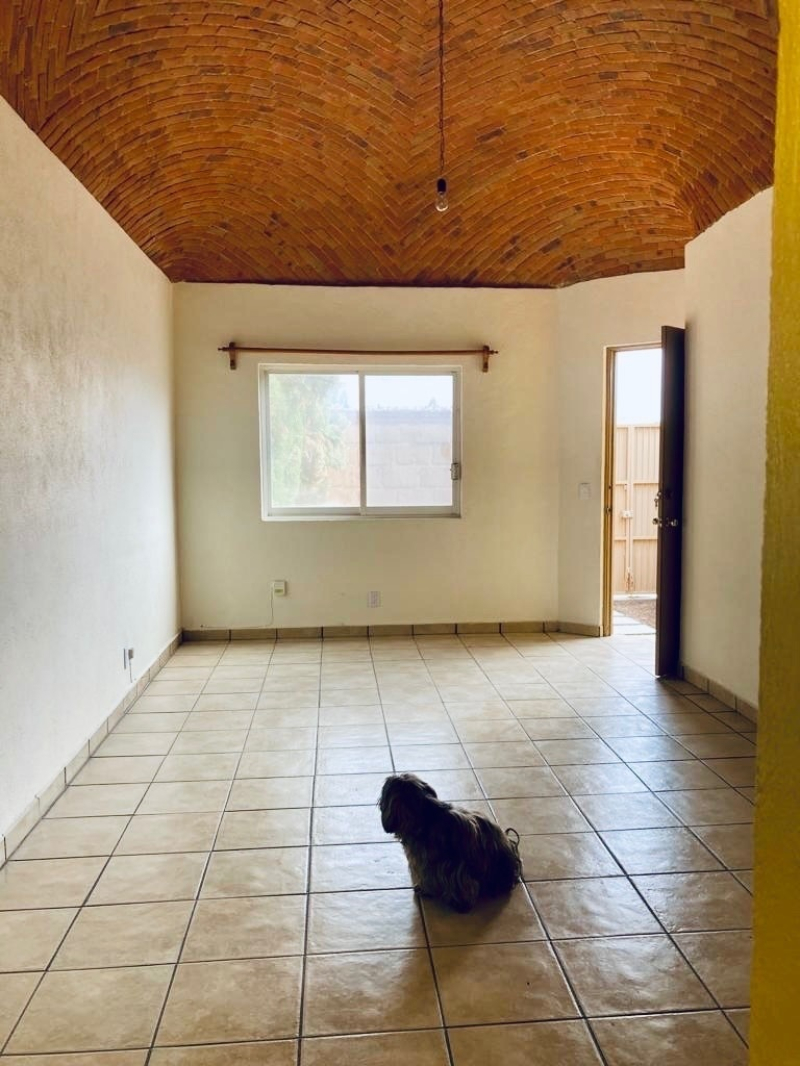 vendo cómoda casita de una sola planta, con bóveda catalana, en tequisquiapan