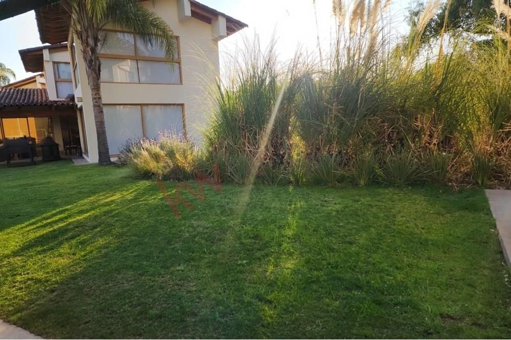 casa en renta con vista y acceso al lago cerca del santurio