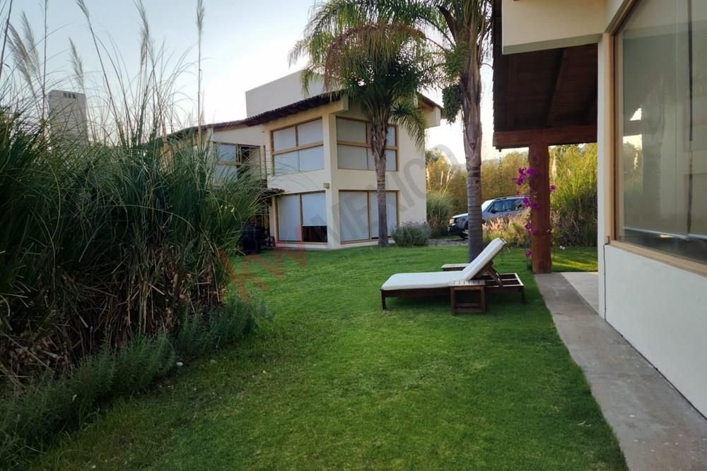 casa en renta con vista y acceso al lago cerca del santurio