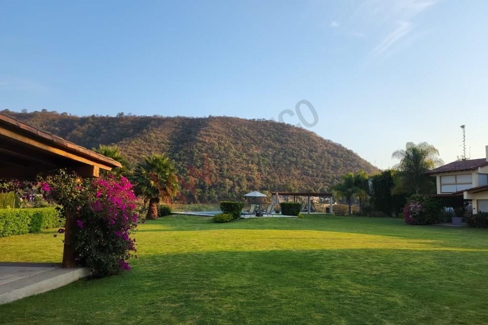 casa en renta con vista y acceso al lago cerca del santurio