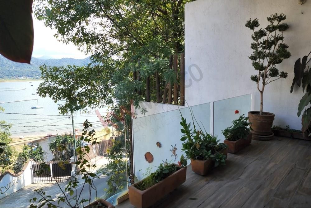 casa en renta en valle de bravo con vista al lago