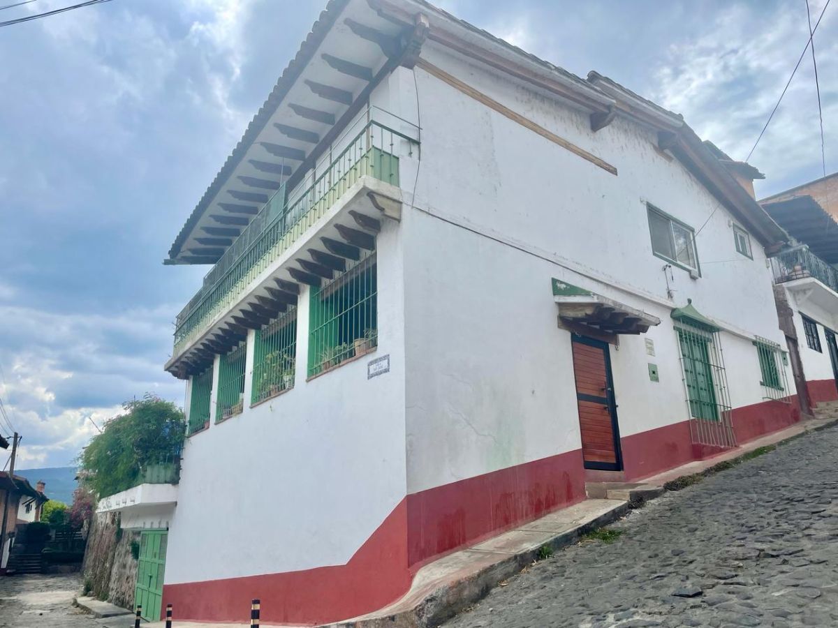 excelente y centrica casa amuebada en renta en valle de bravo