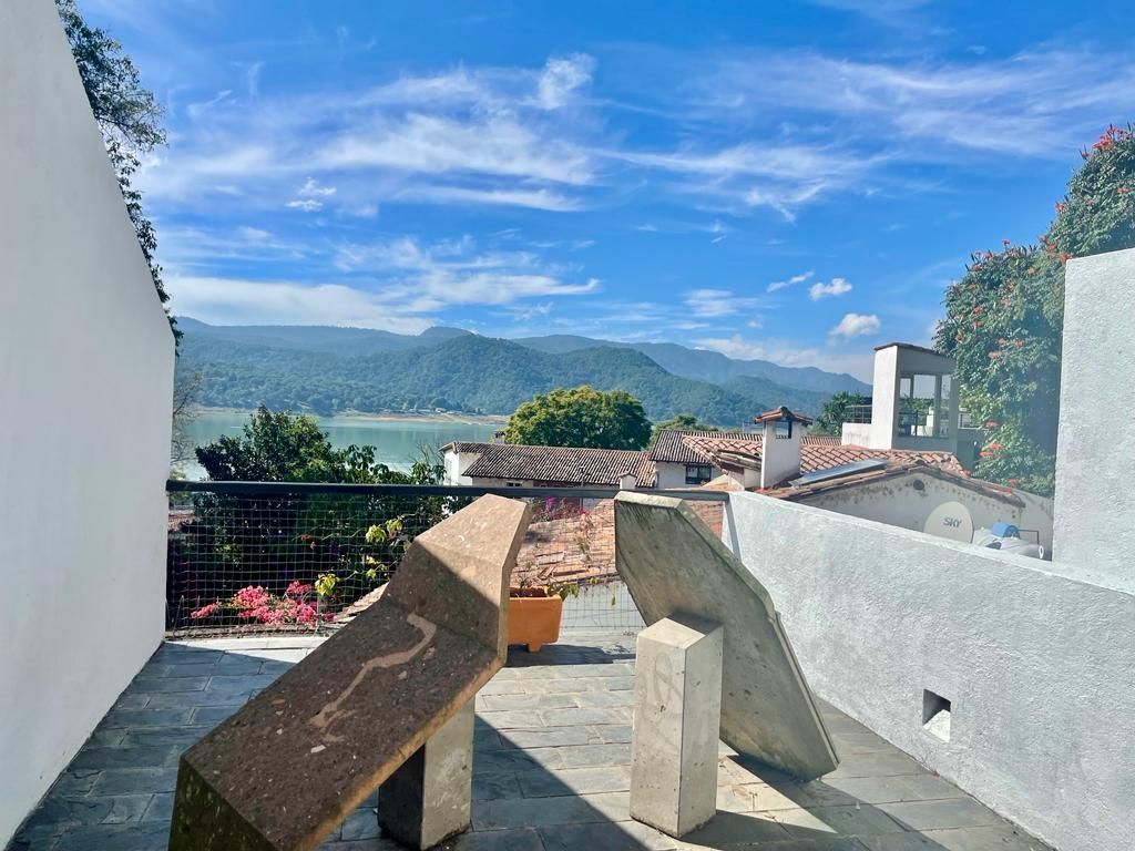 bella casa amueblada con vista al lago