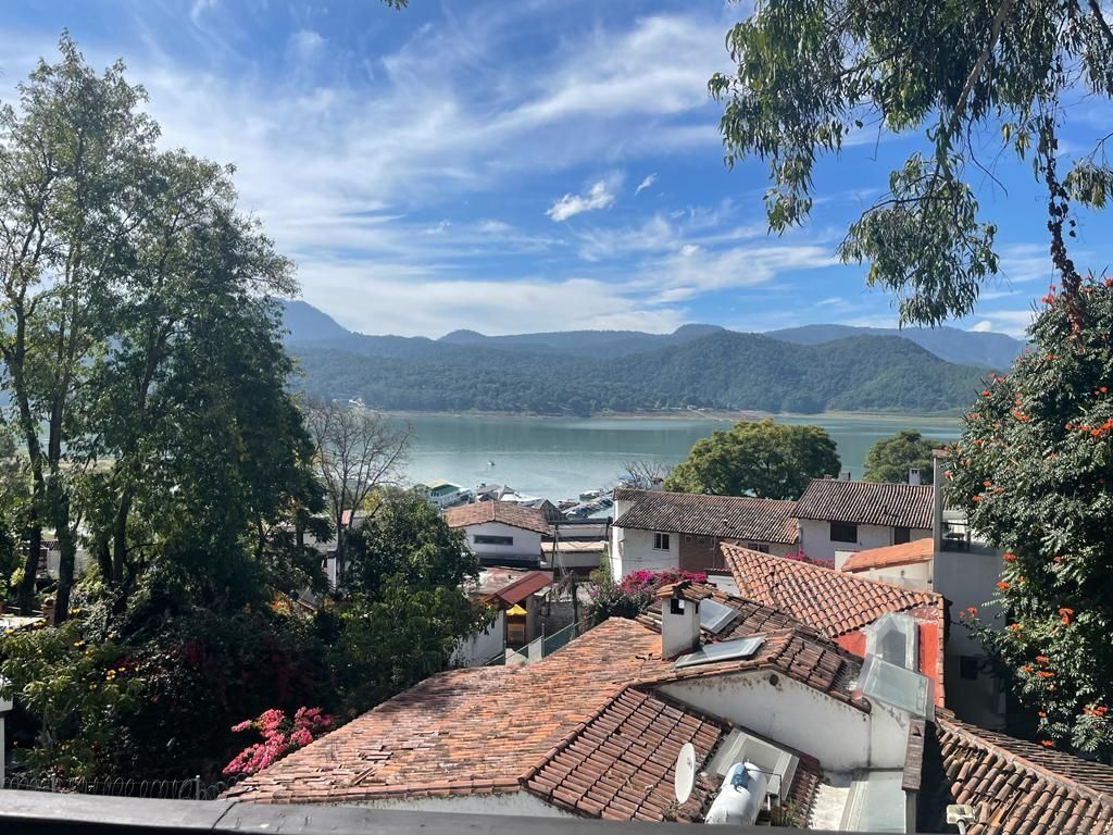 bella casa amueblada con vista al lago