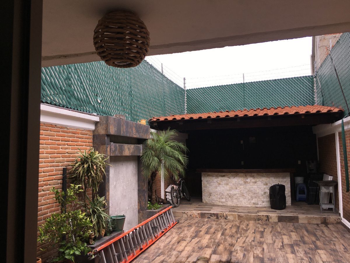 RENTO casa pequeÃ±a,con Ã¡mplia terraza, enfrente de Mundo E,  Viveros de la Loma,